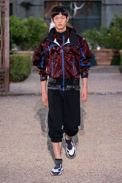 Look 30